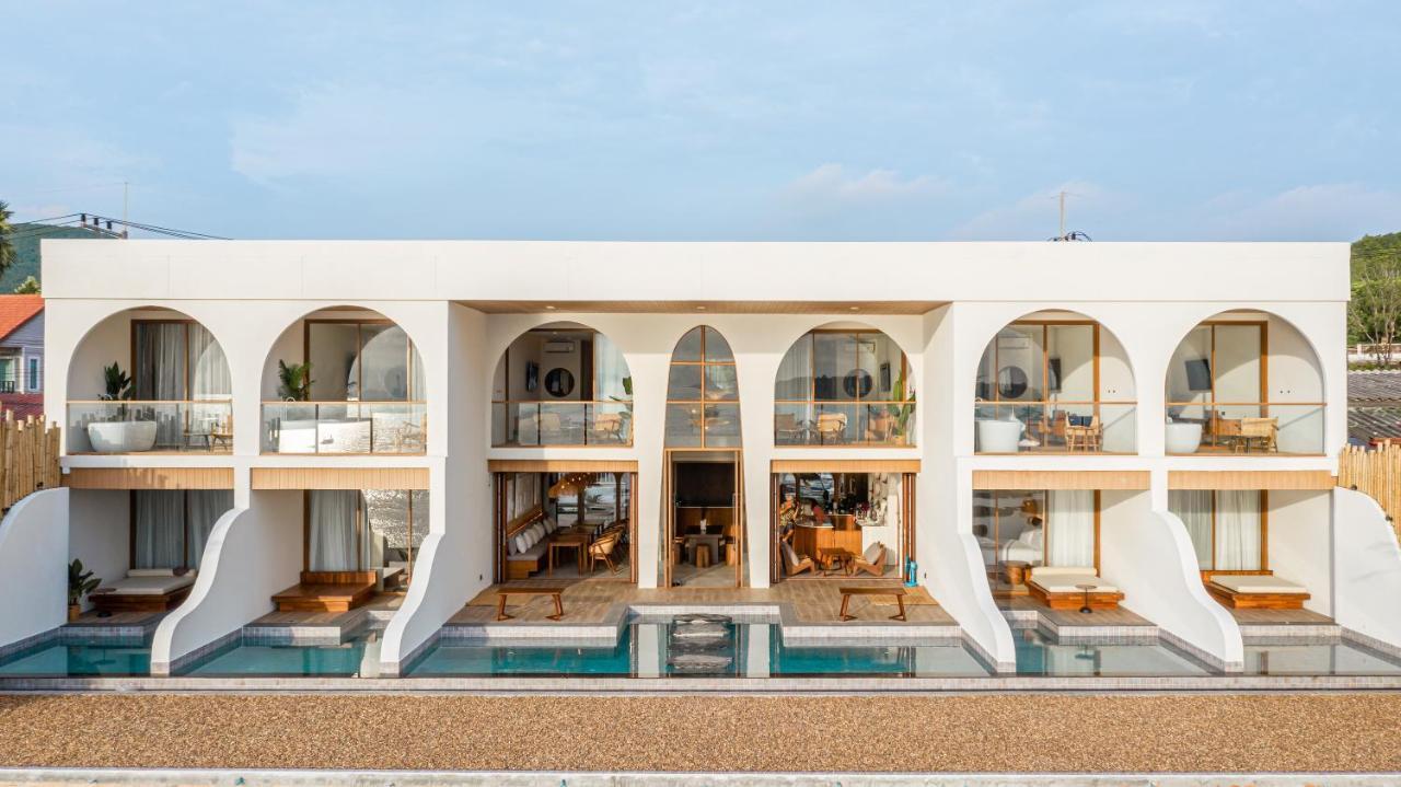 Tasana Bar And Luxury Resort 코란 외부 사진