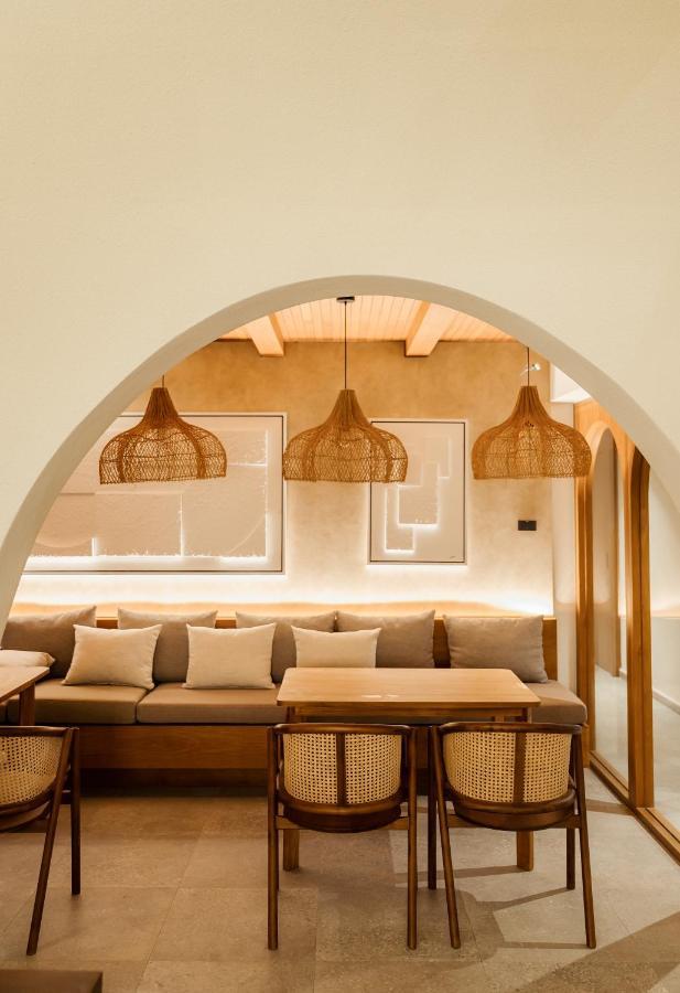 Tasana Bar And Luxury Resort 코란 외부 사진