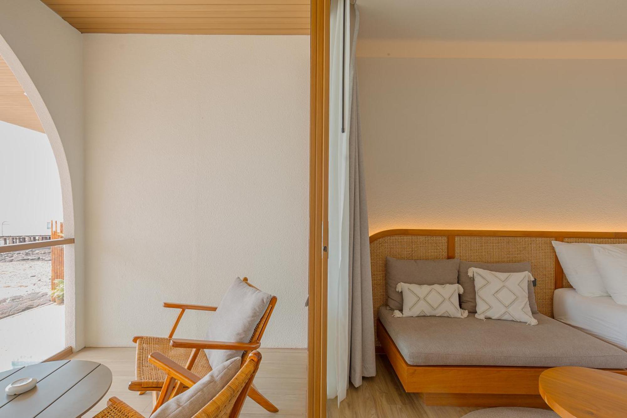 Tasana Bar And Luxury Resort 코란 외부 사진