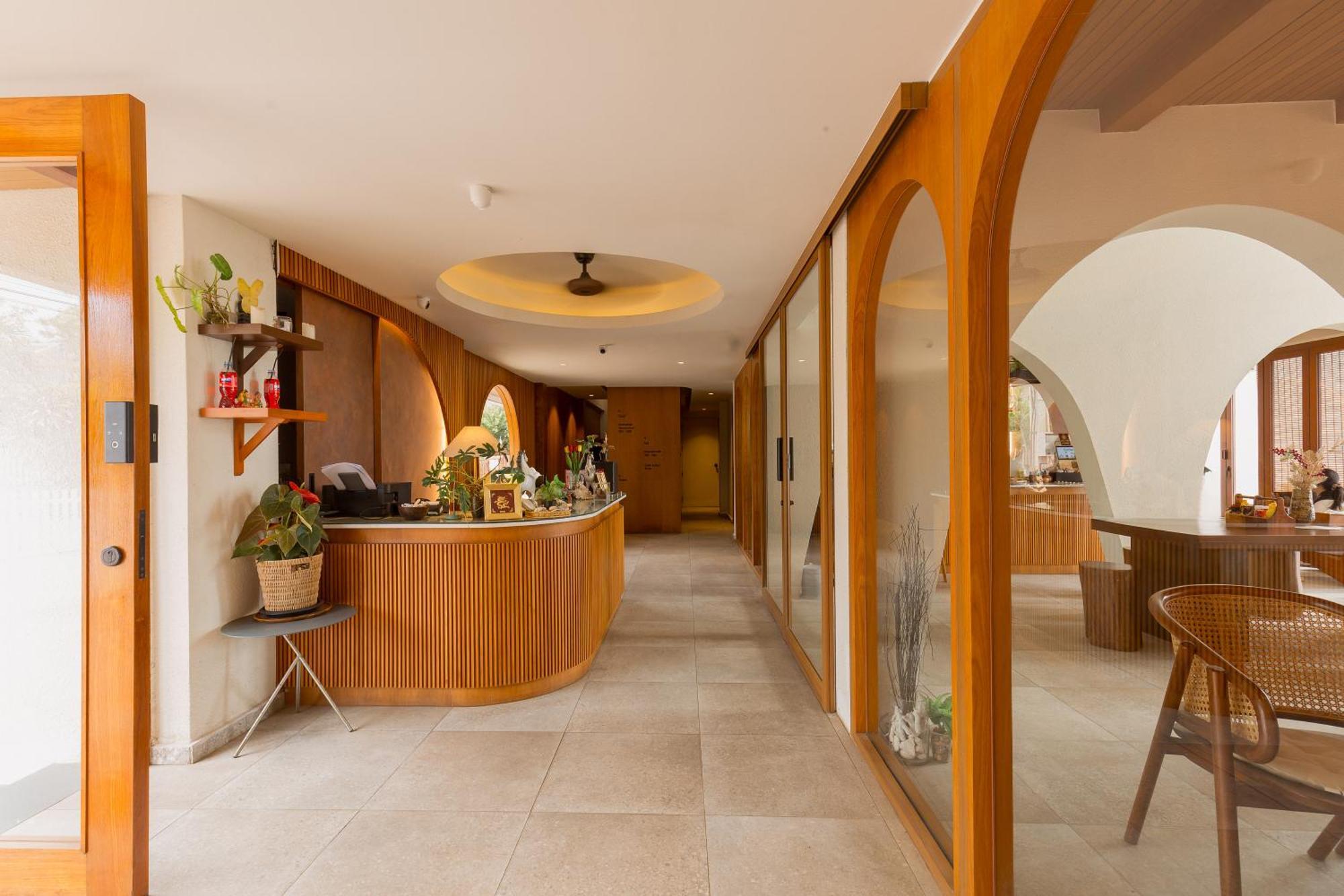 Tasana Bar And Luxury Resort 코란 외부 사진