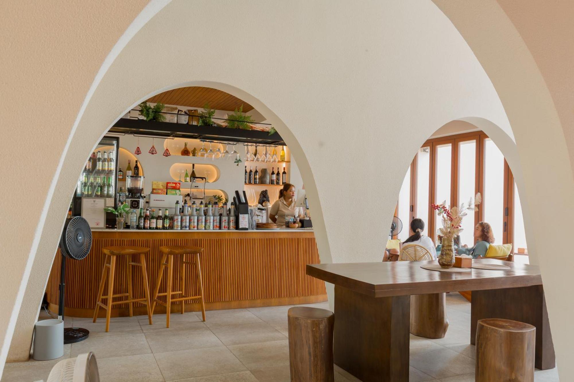 Tasana Bar And Luxury Resort 코란 외부 사진