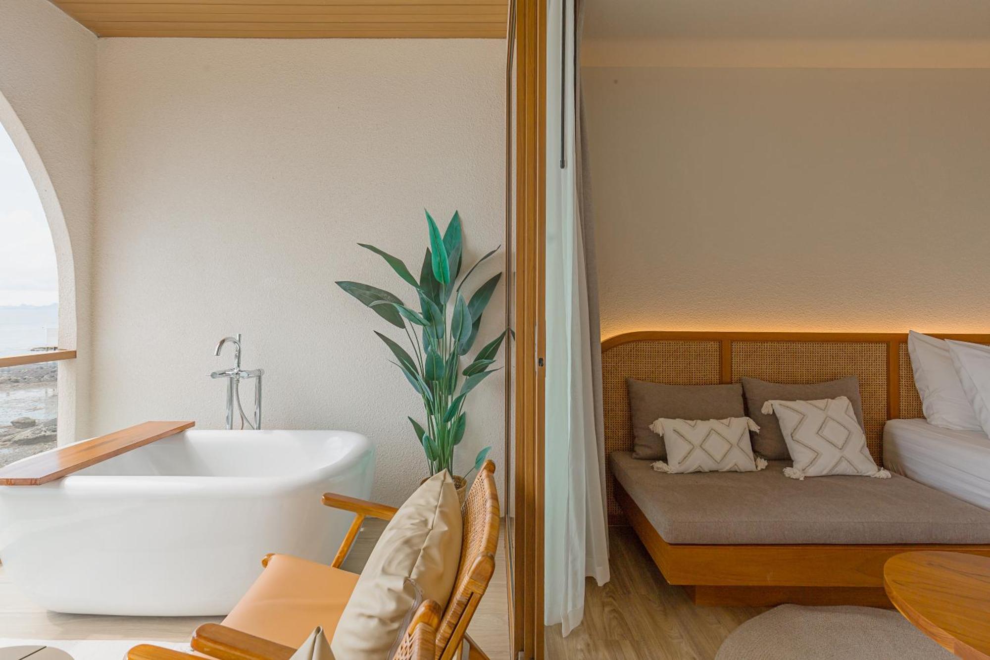Tasana Bar And Luxury Resort 코란 외부 사진