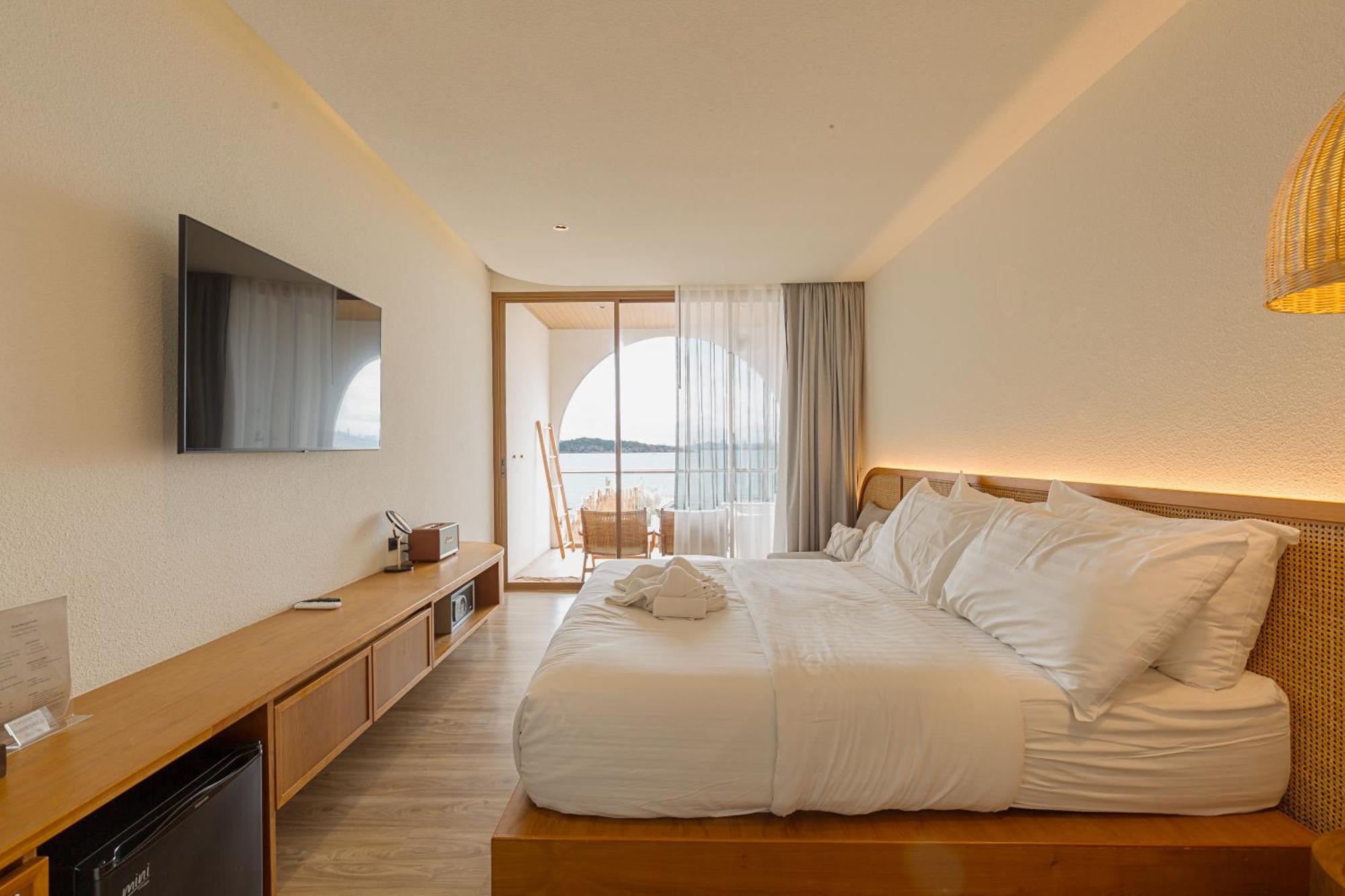 Tasana Bar And Luxury Resort 코란 외부 사진