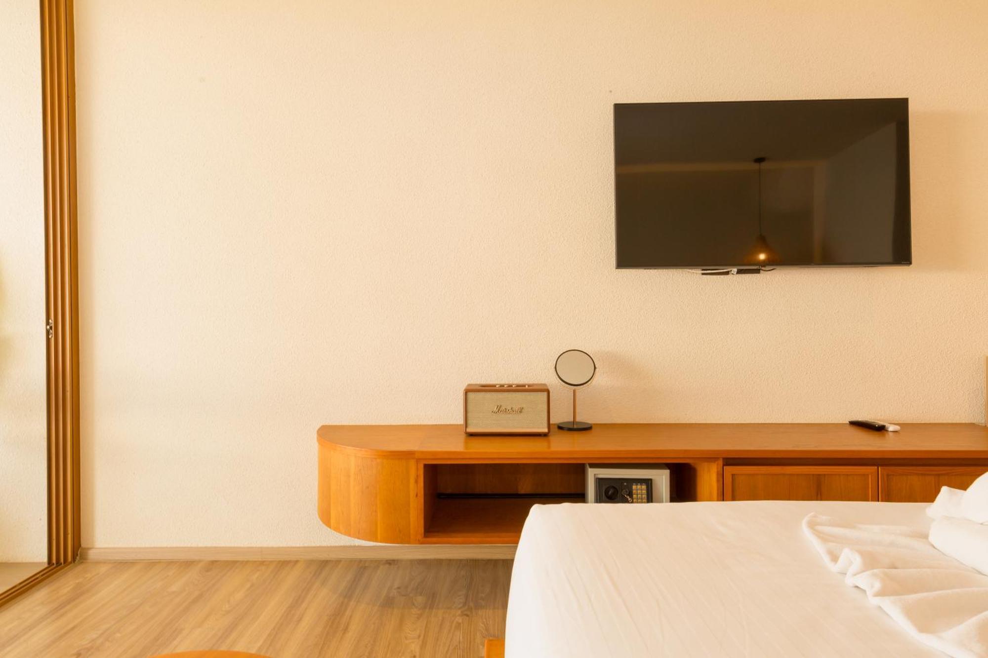 Tasana Bar And Luxury Resort 코란 외부 사진