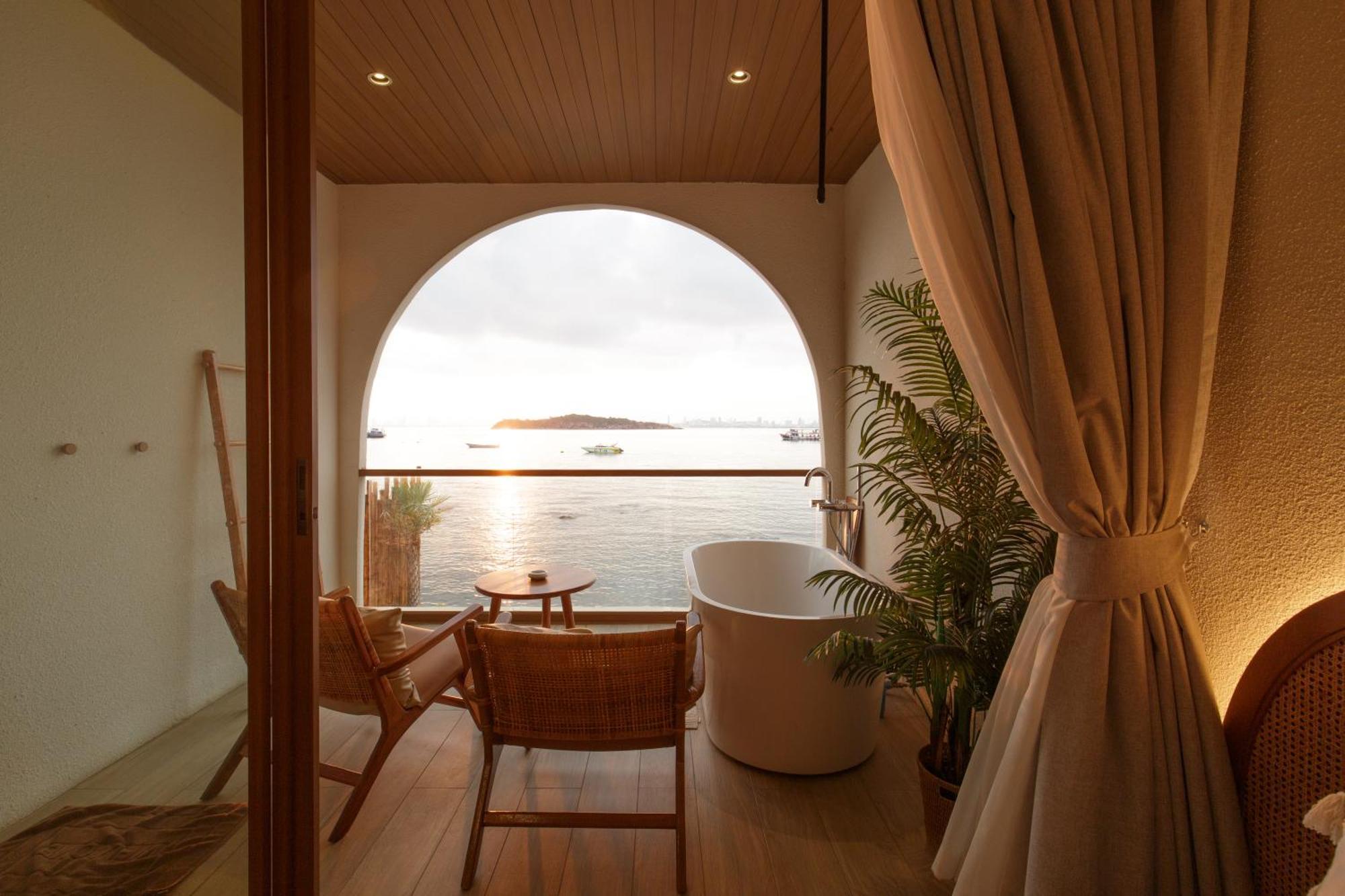 Tasana Bar And Luxury Resort 코란 외부 사진