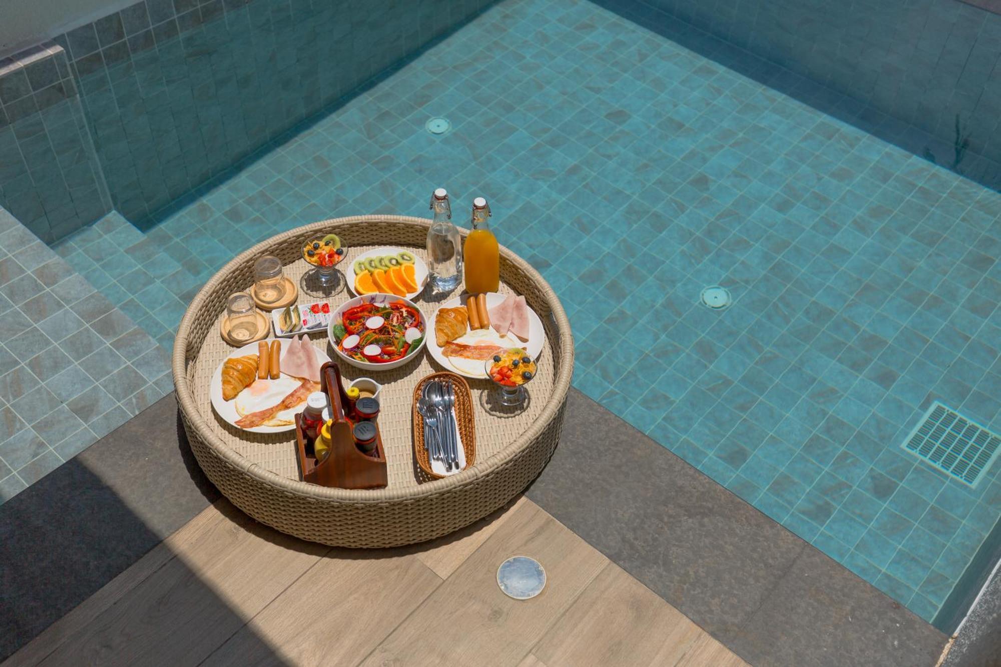 Tasana Bar And Luxury Resort 코란 외부 사진